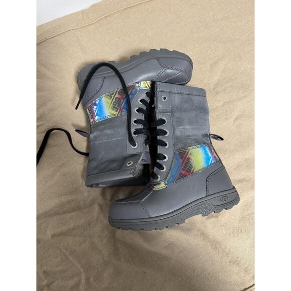 UGG Boots Girls Size 12 Gray Holographic Lace Up Fur Lined Winter 1120934K - Picture 1 of 9